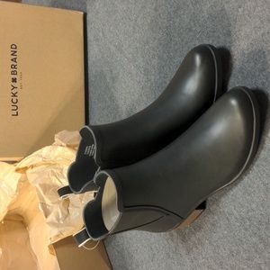Lucky Brand Bunita Rain Boot, Womens Size 7, Black NEW